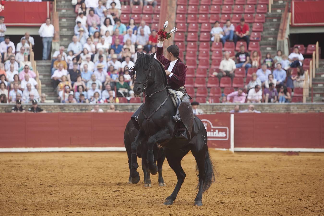 La corrida de rejones que cerró la feria taurina, en imágenes