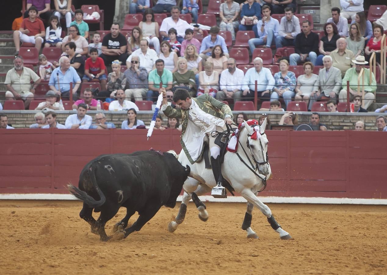 La corrida de rejones que cerró la feria taurina, en imágenes