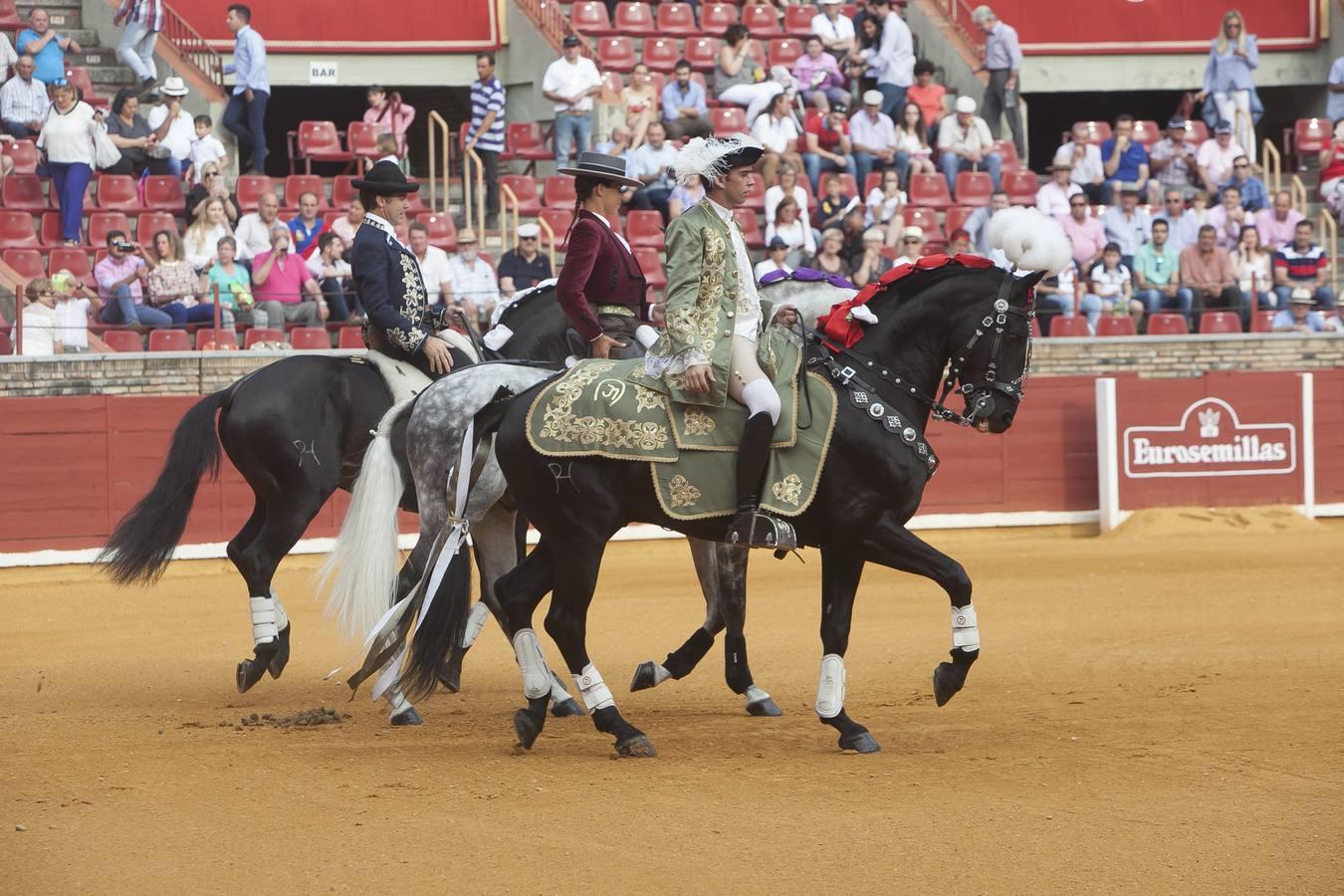 La corrida de rejones que cerró la feria taurina, en imágenes