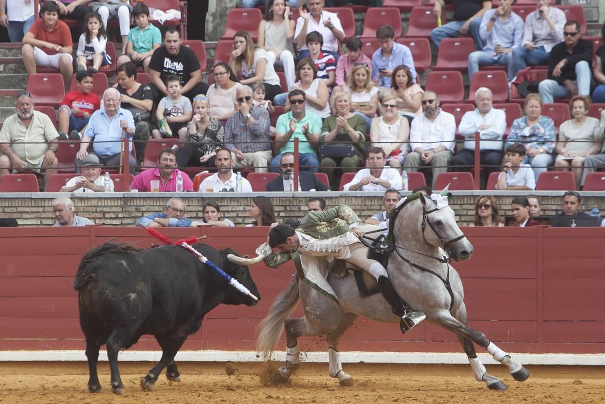 La corrida de rejones que cerró la feria taurina, en imágenes