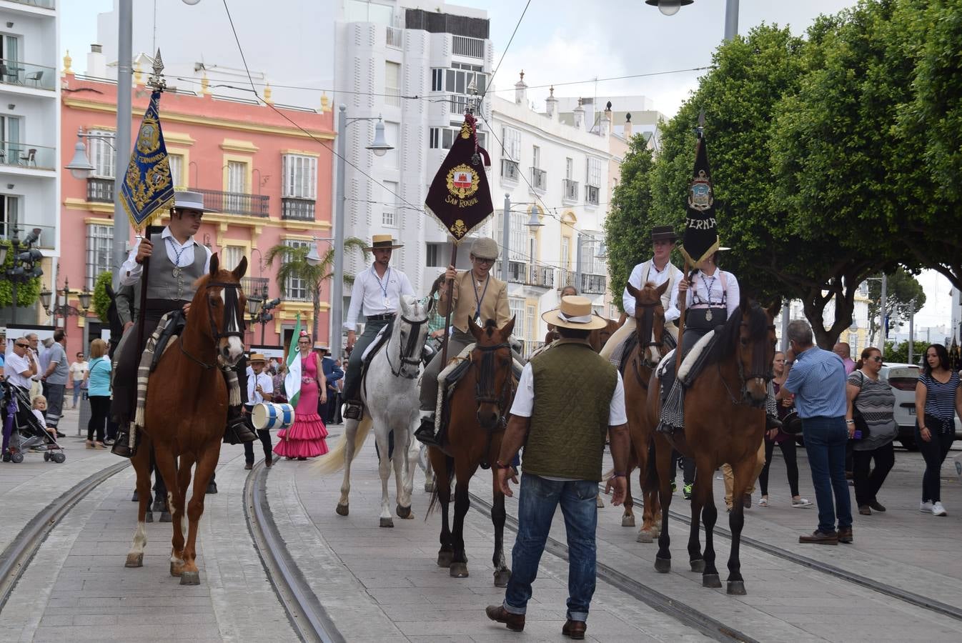 Las hermandades de Chiclana y San Fernando parten hacia El Rocío