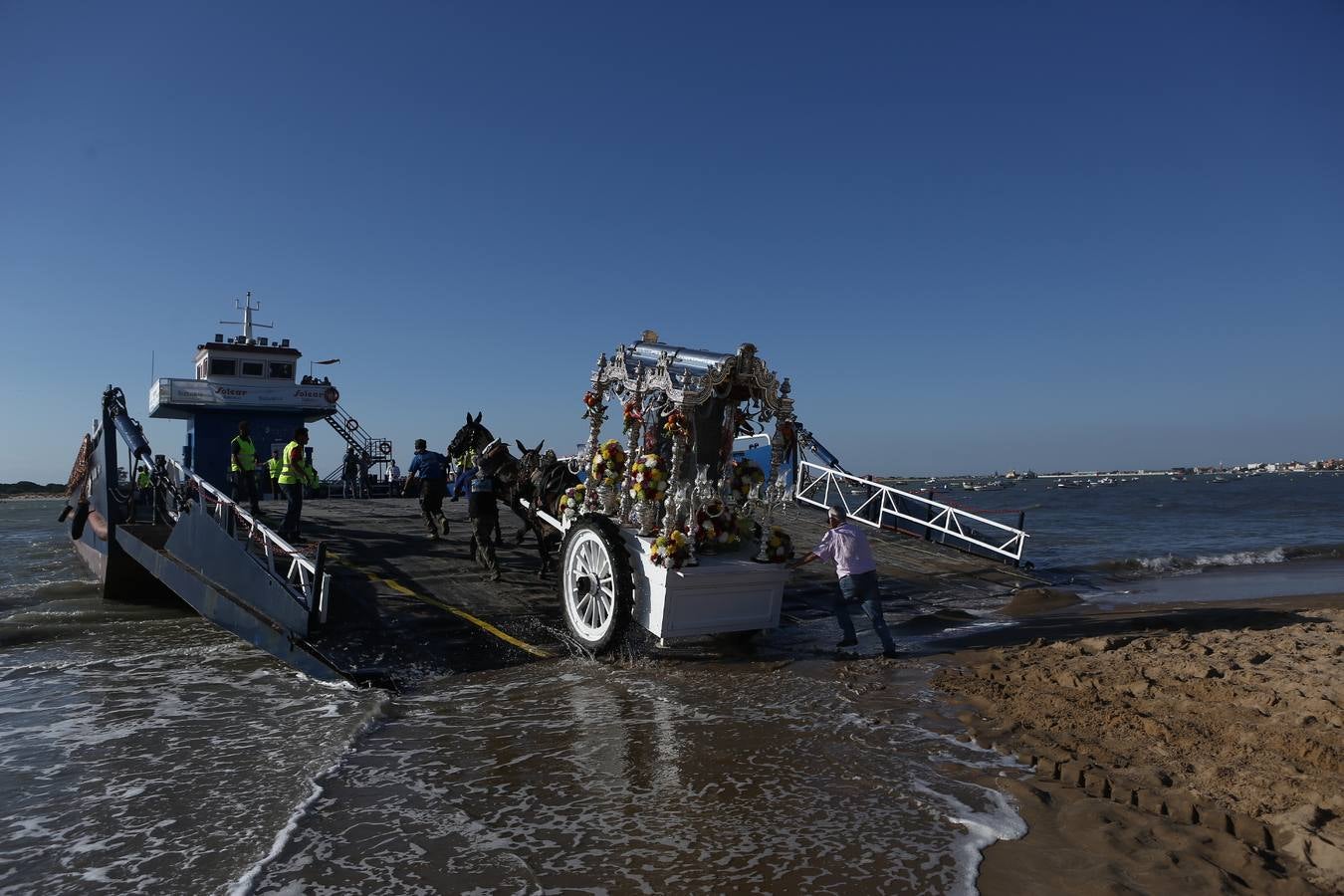 La hermandad del Rocío de Cádiz llega a Bajo de Guía