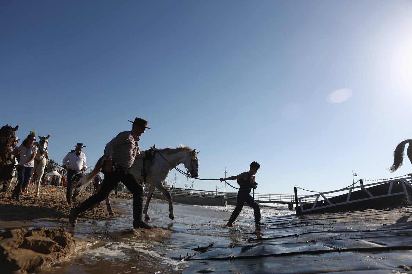 La hermandad del Rocío de Cádiz llega a Bajo de Guía