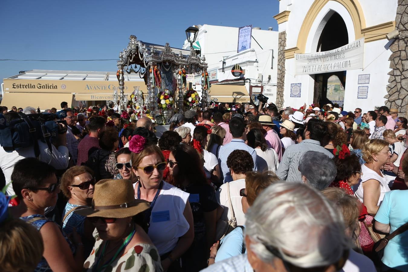 La hermandad del Rocío de Cádiz llega a Bajo de Guía