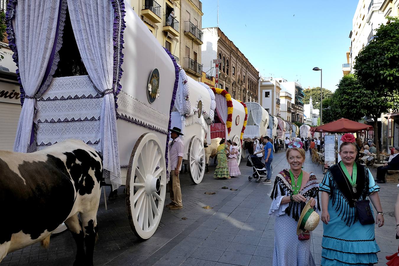 La salida de la Hermandad del Rocío de Triana, en imágenes