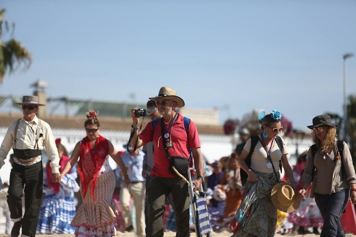 La hermandad de Jerez cruza el Guadalquivir. Rocío 2017