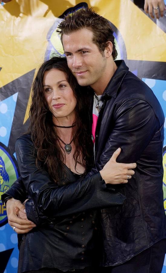 Ryan Reynolds y Alanis Morissette. 