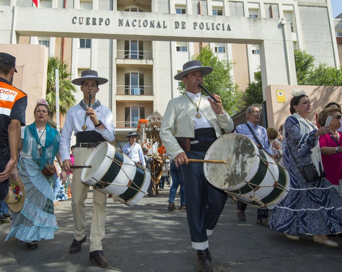 La hermandad del Rocío de Sevilla inicia su peregrinación a la aldea