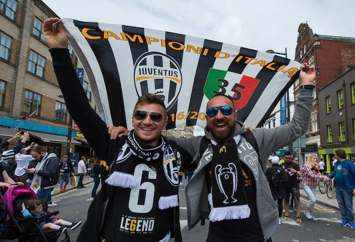 Las aficiones «marcan» el primer gol en Cardiff