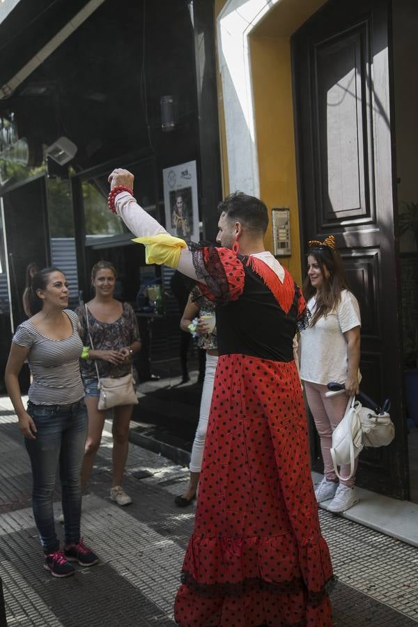 Los desmanes de las despedidas de soltero en Sevilla, en imágenes