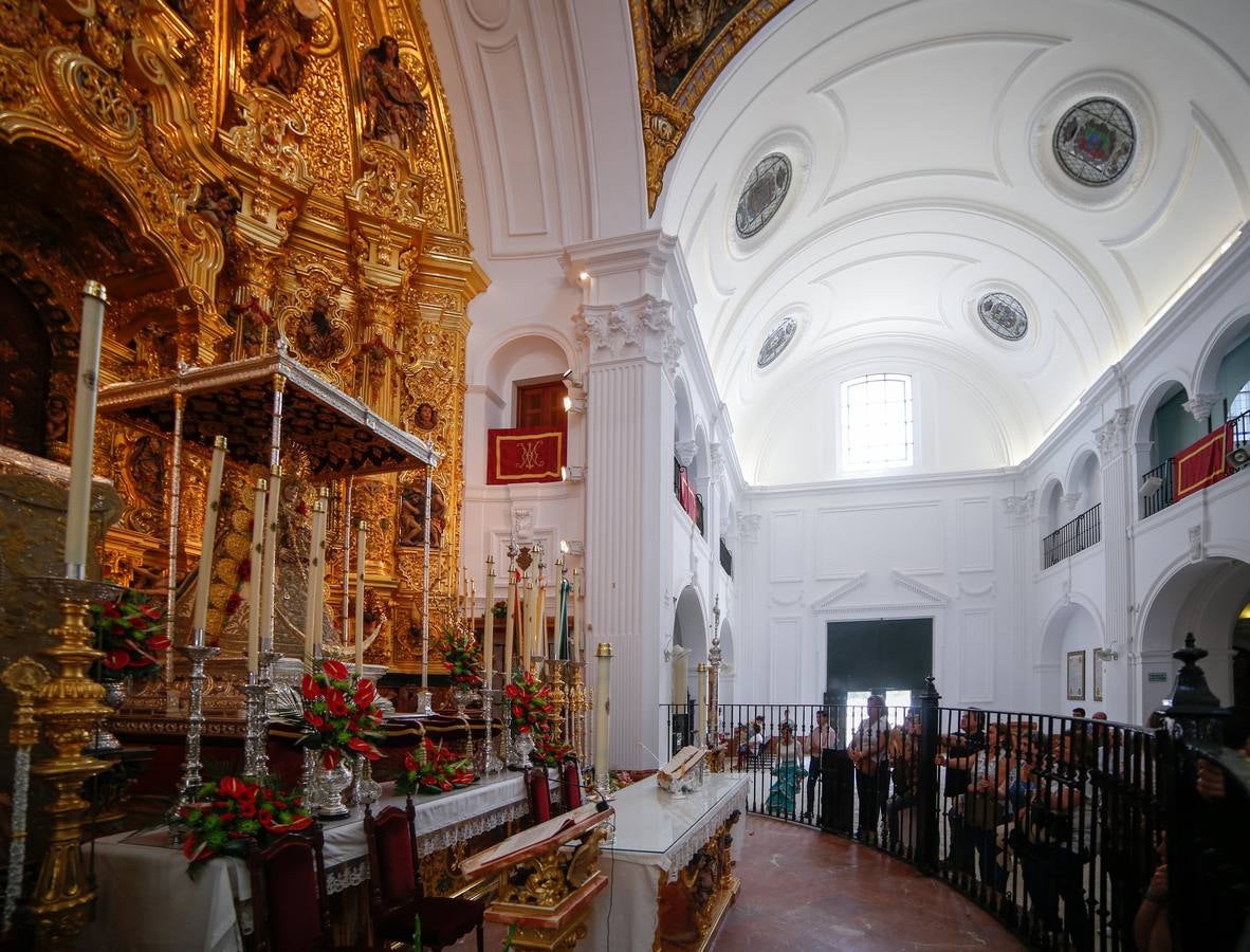 Devoción ante la Virgen del Rocío en la aldea almonteña