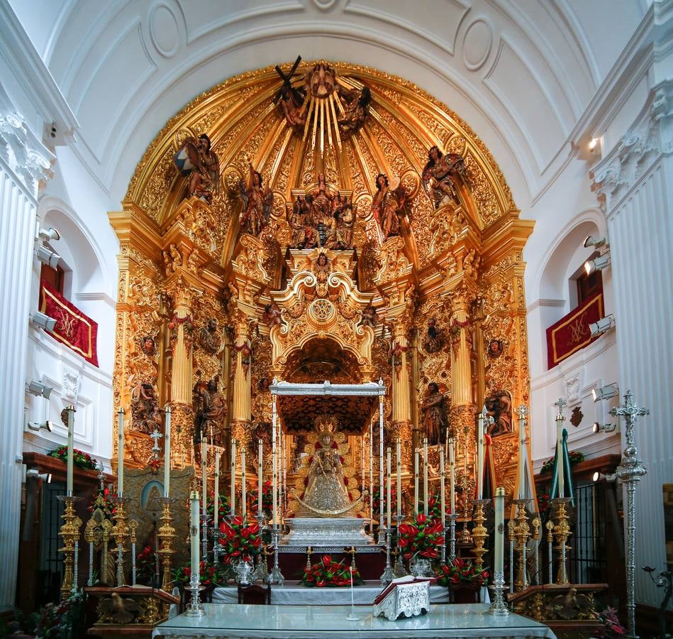 Devoción ante la Virgen del Rocío en la aldea almonteña