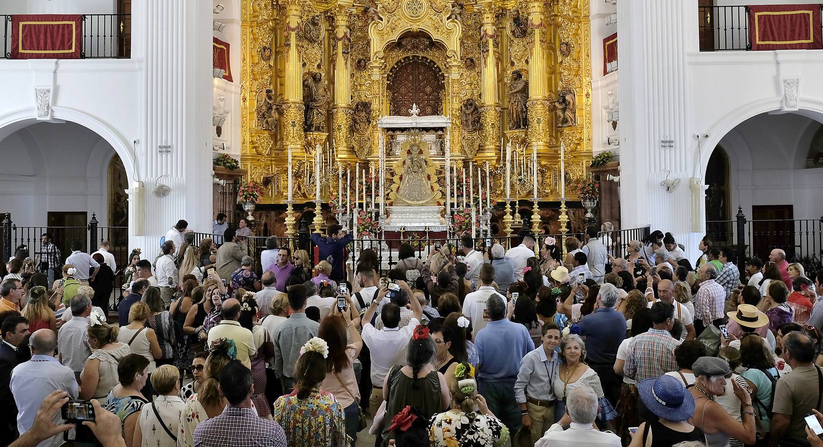 La Misa Pontifical en El Rocío, en imágenes