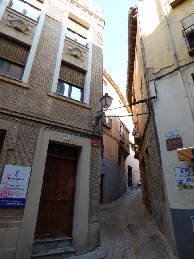 Aspecto actual y modificado acceso al callejón de San Ginés. FOTO RAFAEL DEL CERRO. 