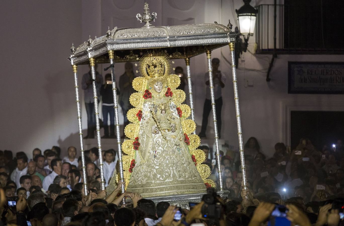 Las imágenes de la salida de la Virgen del Rocío