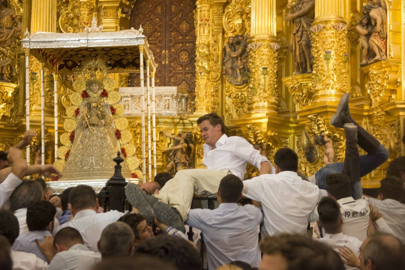 Las imágenes de la salida de la Virgen del Rocío