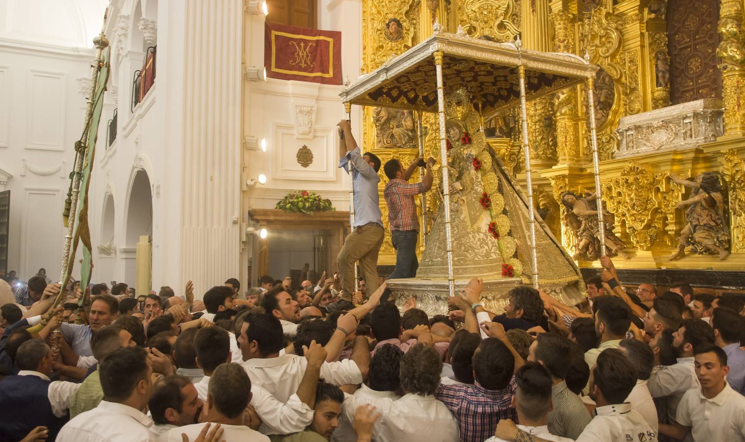 Las imágenes de la salida de la Virgen del Rocío