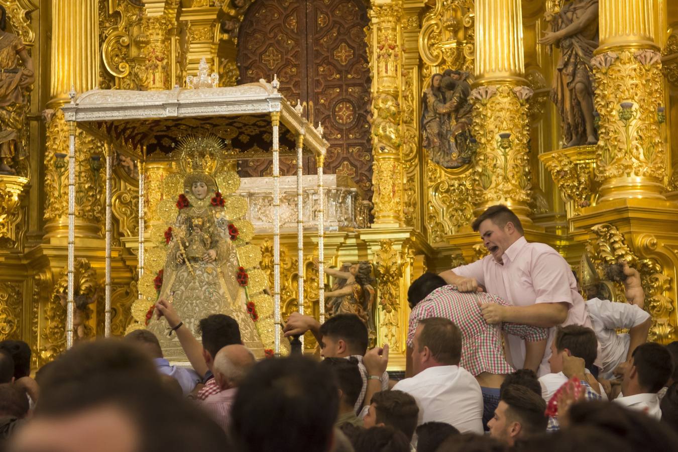 Las imágenes de la salida de la Virgen del Rocío