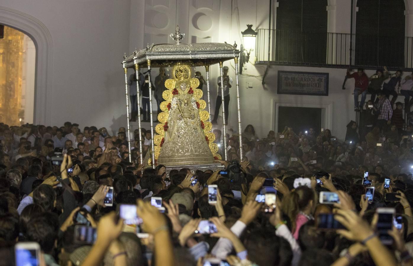 Las imágenes de la salida de la Virgen del Rocío