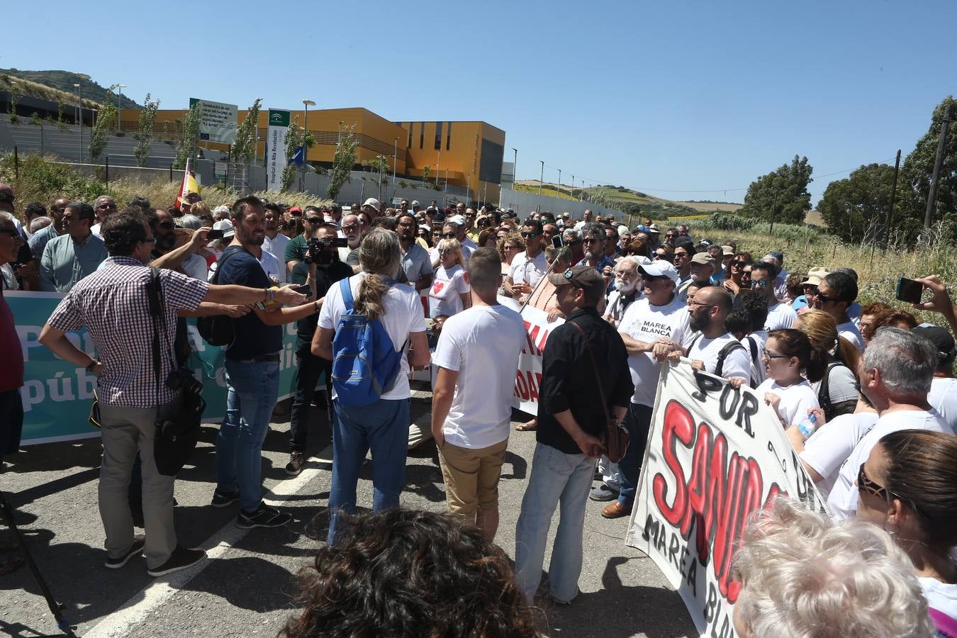 Manifestación en Vejer para reclamar la apertura del hospital