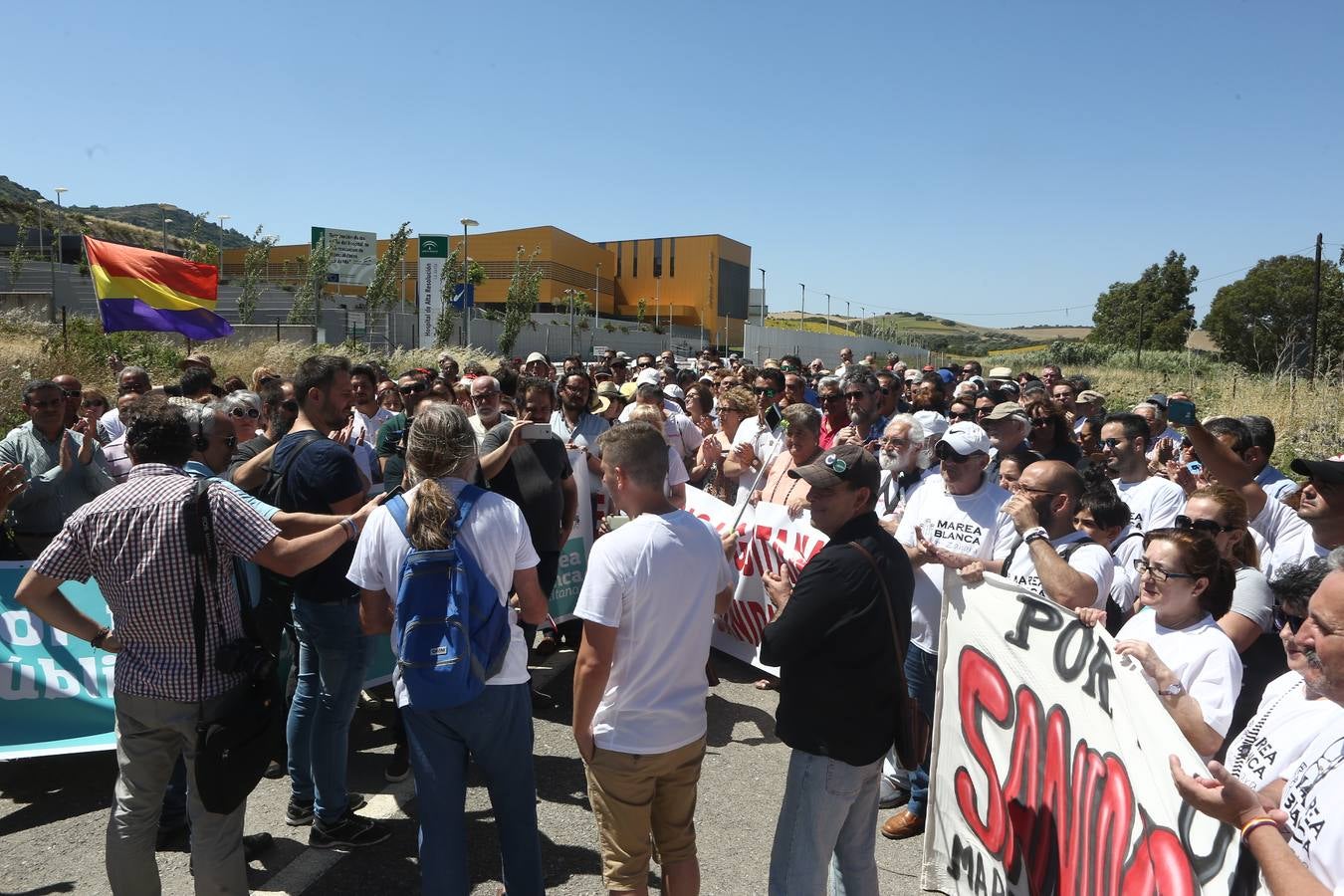 Manifestación en Vejer para reclamar la apertura del hospital