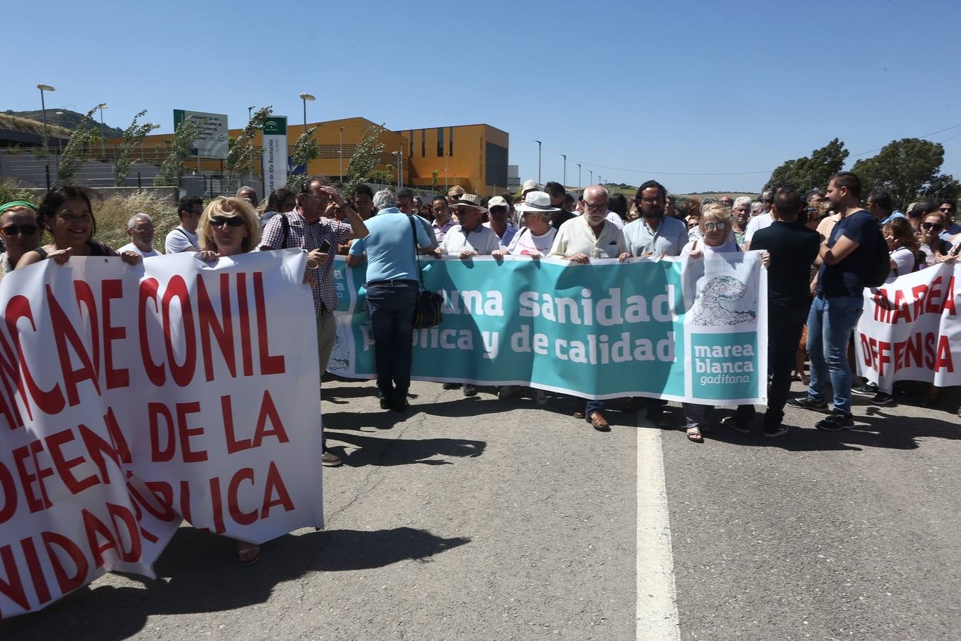 Manifestación en Vejer para reclamar la apertura del hospital