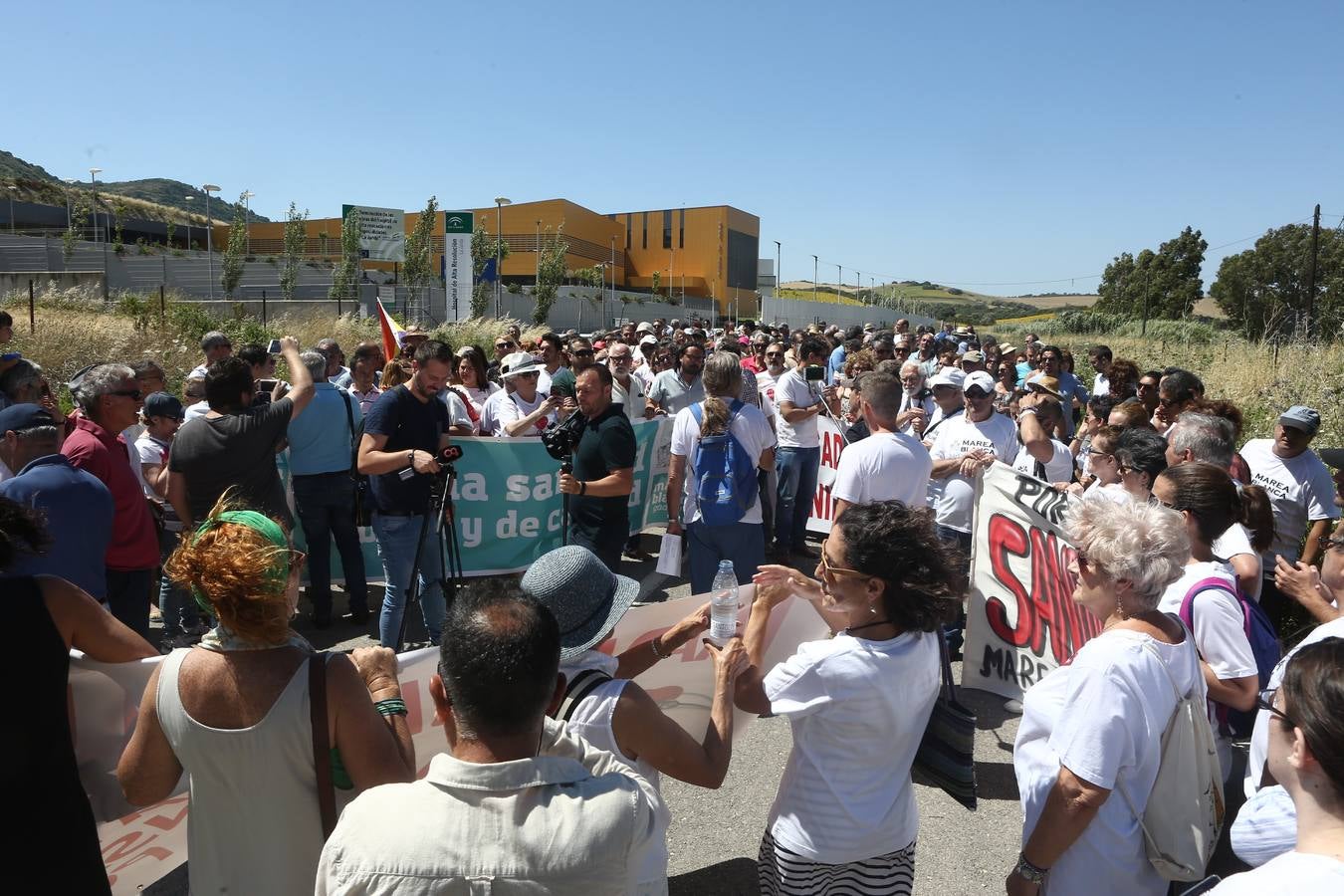 Manifestación en Vejer para reclamar la apertura del hospital