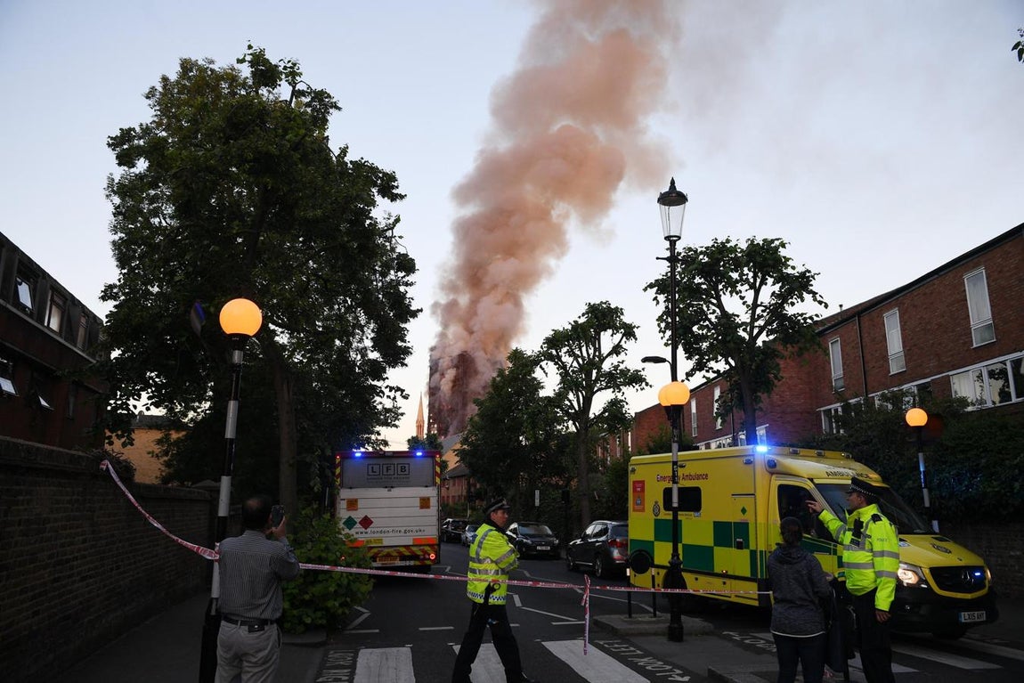 En imágenes: Un incendio devora un edificio en Londres