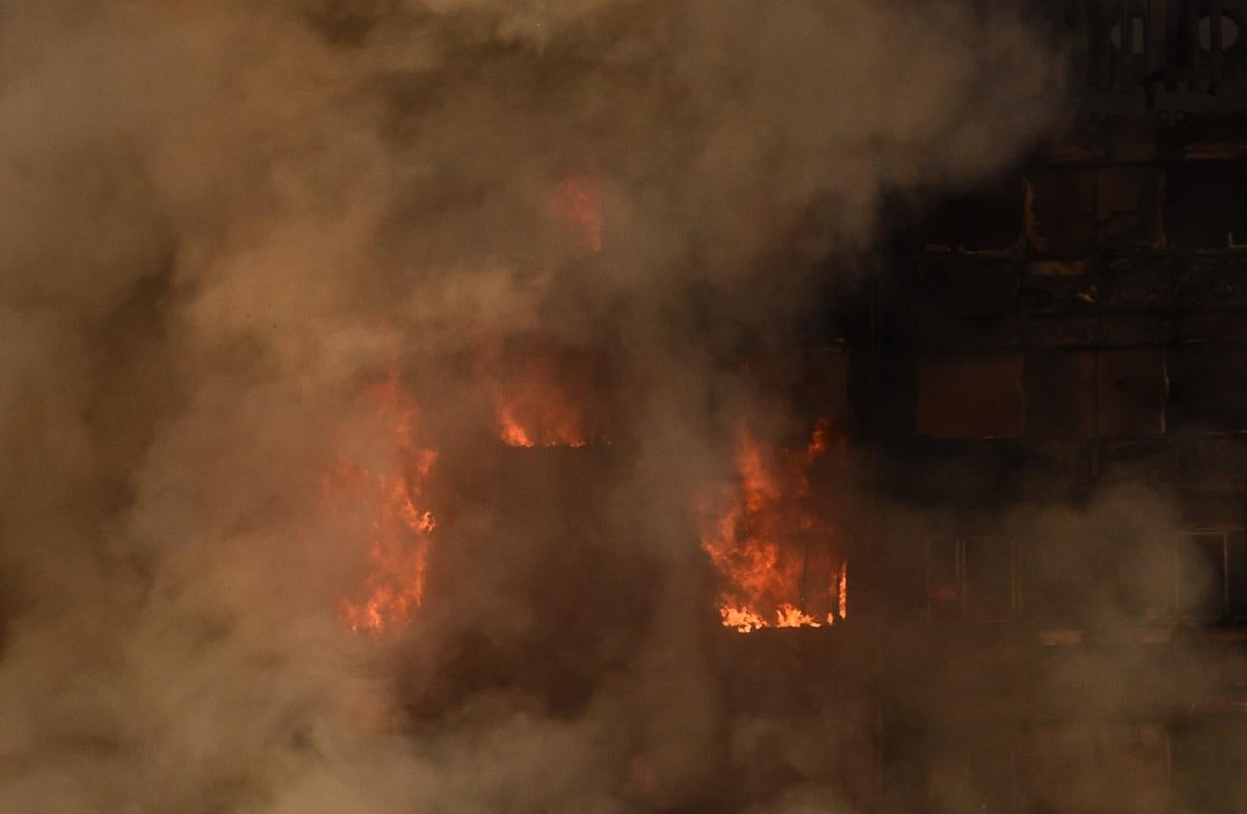 En imágenes: Un incendio devora un edificio en Londres