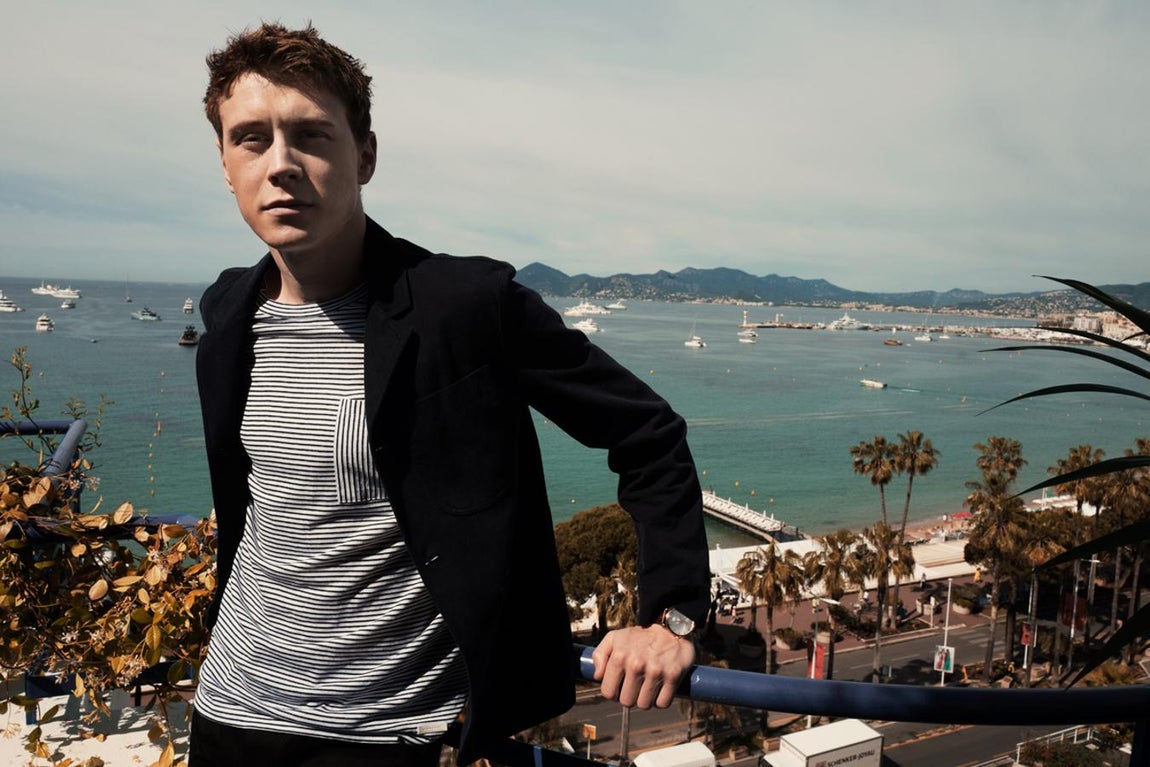 George Mackay. El joven actor británico se decanta por un elegante y clásico modelo de la legendaria firma.