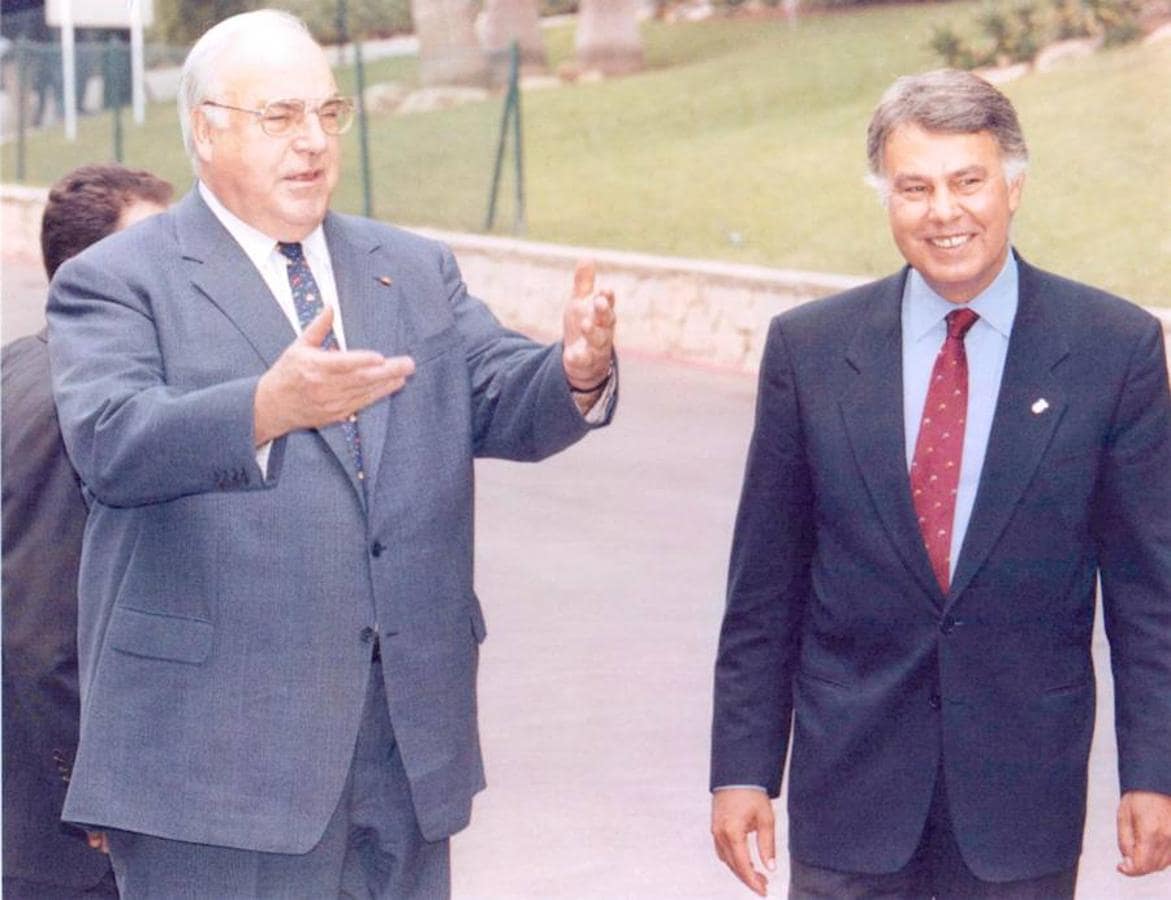 Helmut Kohl, junto al presidente Felipe González en Formentor (Palma de Mallorca). La foto está fechada en 1995