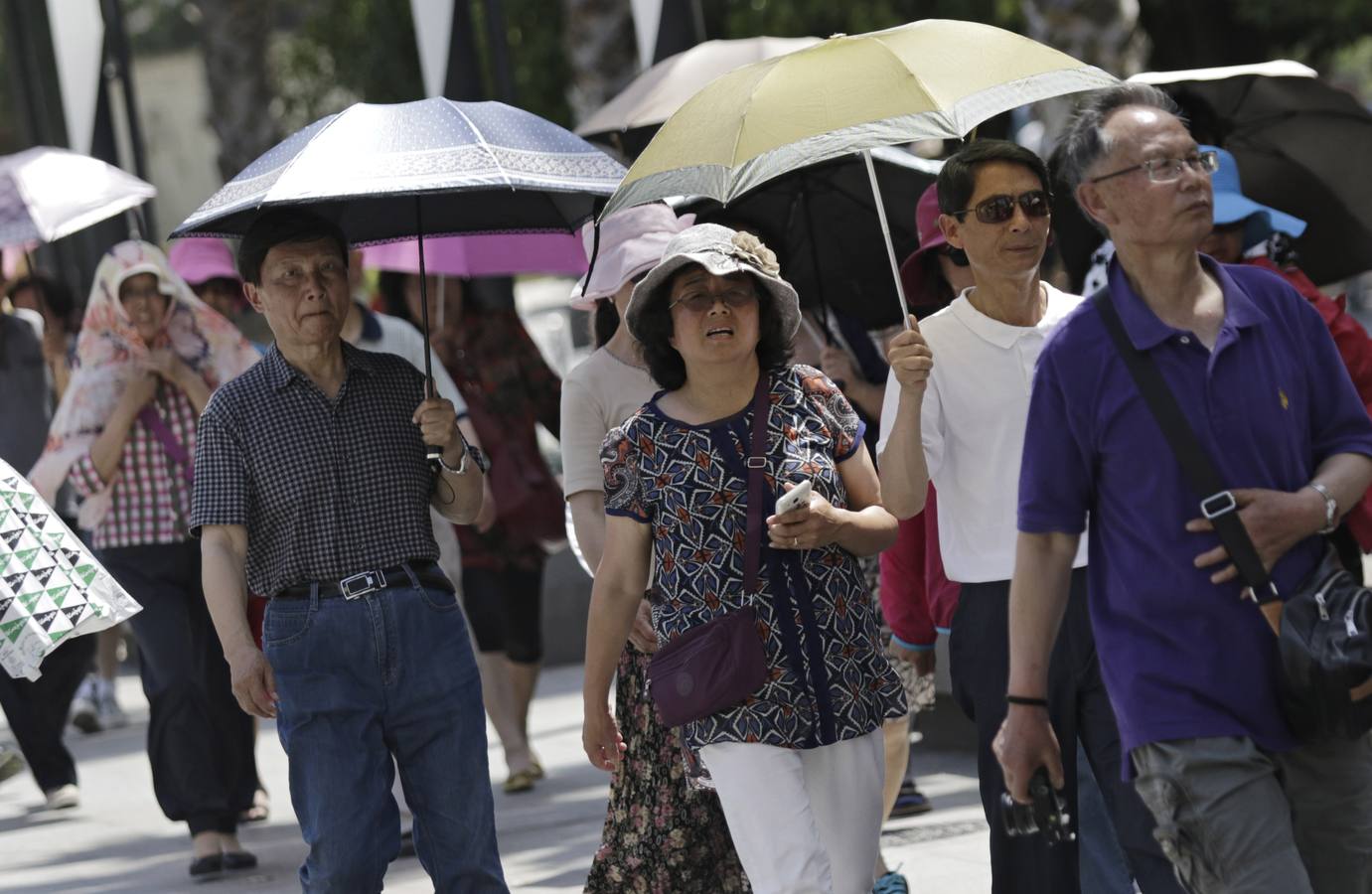 Calles semivacías en Sevilla, playas llenas en Huelva