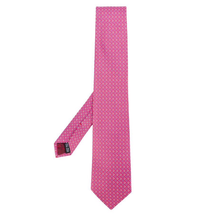 Corbata en seda rosa con estampado geométrico (151€).
