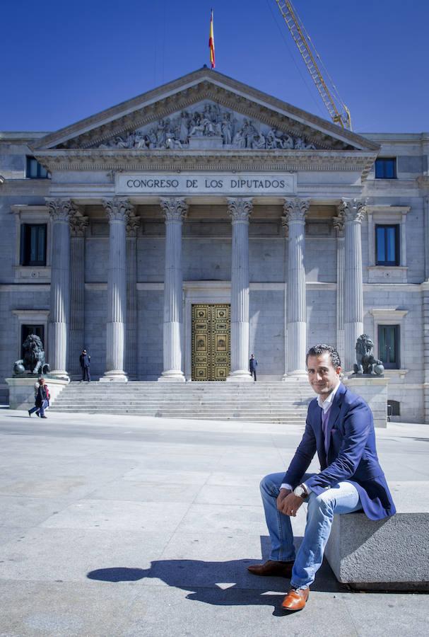 Iván Fandiño, frente al Congreso de los Diputados en una fotografía tomada en 2014. Ignacio Gil