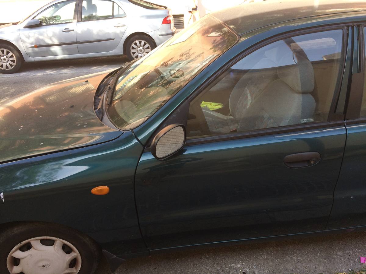 Un vándalo rompe los retrovisores de más de una veintena de coches en Cádiz