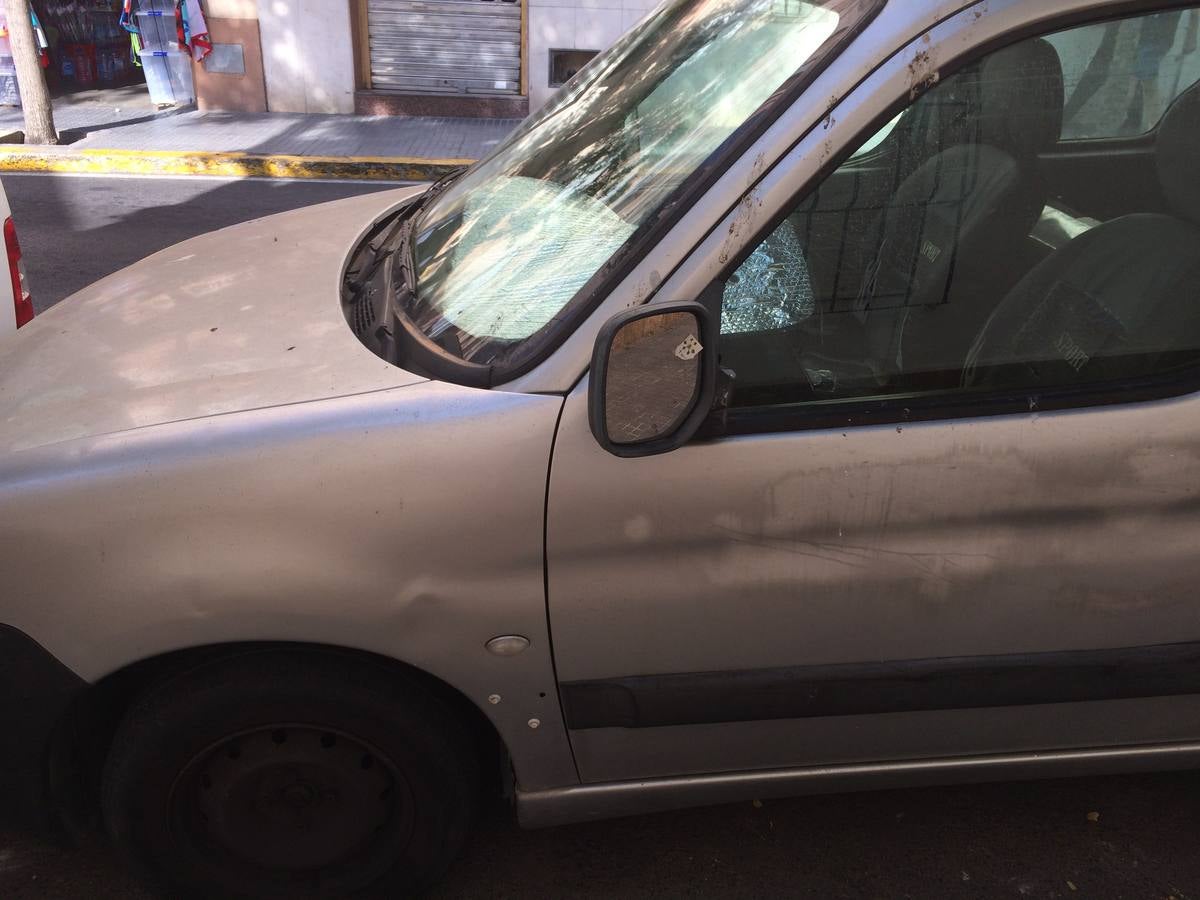 Un vándalo rompe los retrovisores de más de una veintena de coches en Cádiz