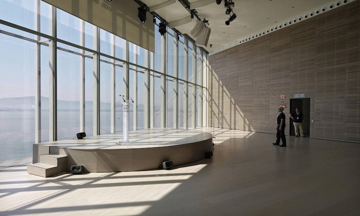 Imagen de una de las salas del Centro Botín, con vistas al mar. Enrico Cano