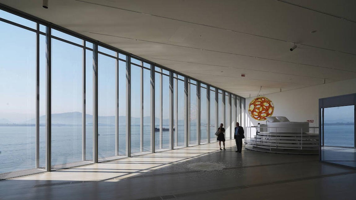 Vista de una de las salas del Centro Botín, con privilegiadas vistas al mar. Enrico Cano