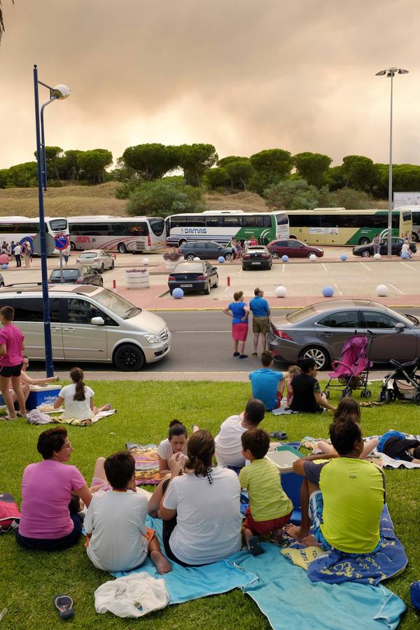 El drama de los campistas acechados por las llamas