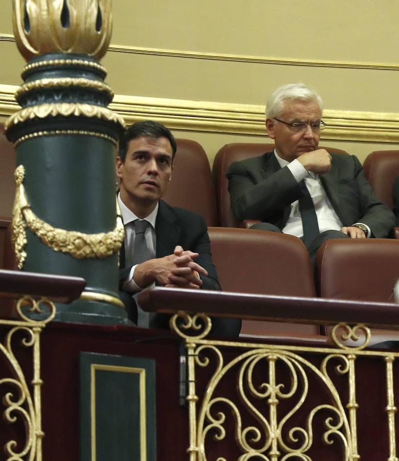 Pedro Sánchez, sin escaño, en la tribuna de invitados. 