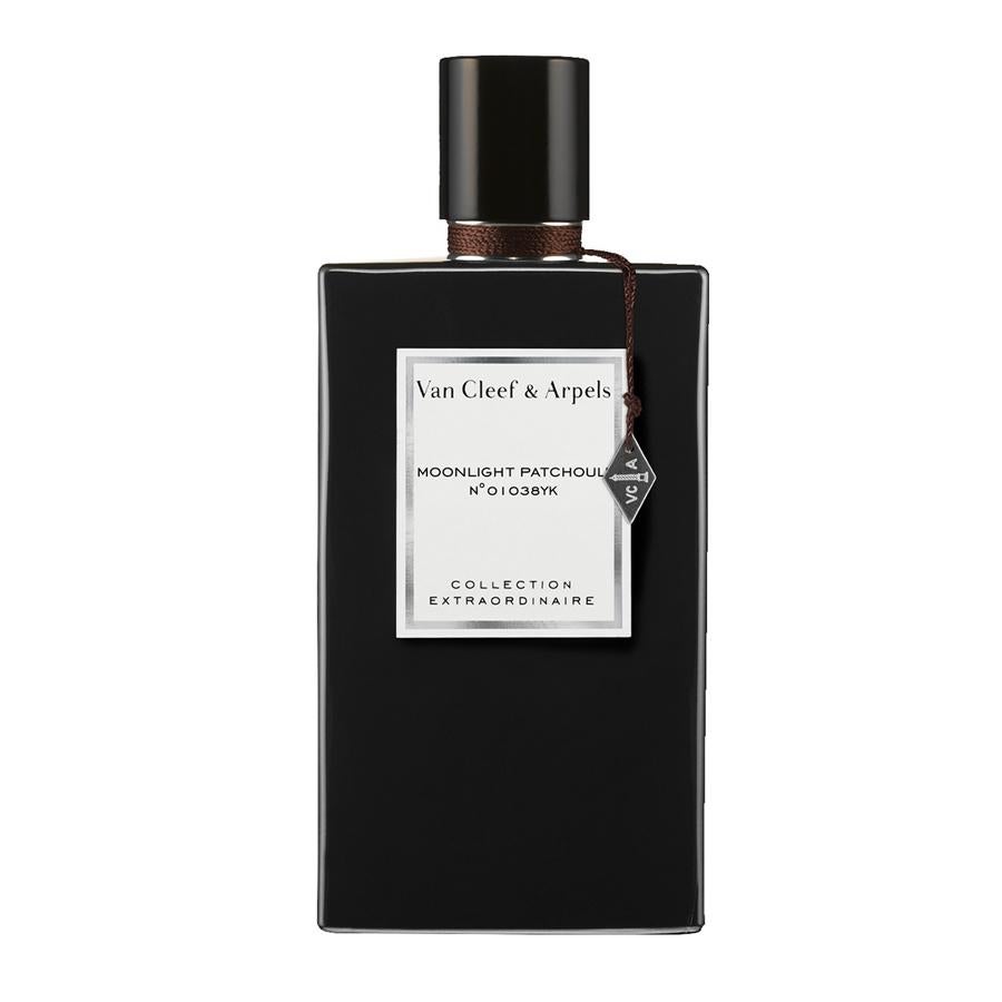 Moonlight Patchouli. Este perfume inspirado en la luna tiene como base una presencia fuerte de la rosa búlgara y el lirio, en las notas de cuerpo predomina el cuero así como los olores frutales, sin olvidar su esencia amaderada. 75ml  (130 €)