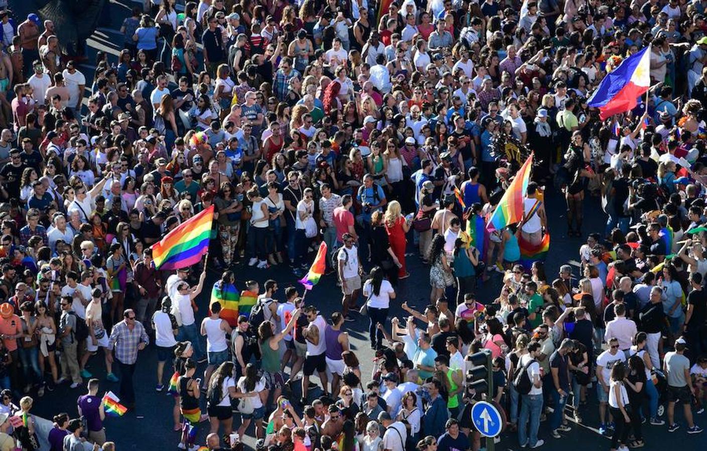 «Madrid es el foco mundial de la tolerancia del Orgullo y de poder compartir con gente de todo tipo y de toda condición sin que nadie nos pregunte qué pensamos, a quién amamos o de dónde venimos» ha defendido Rivera, que ha acudido a la marcha junto a la portavoz de su formación en el Ayuntamiento de Madrid, Begoña Villacís. 