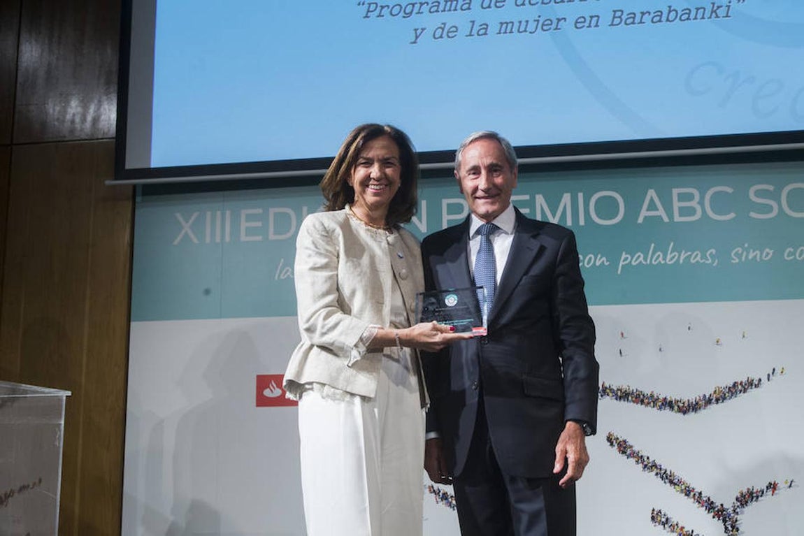 Las mejores imágenes de la gala de entrega de los Premios ABC Solidario. Manos Unidas, 2°Premio ABC Solidario en Modalidad Proyecto Solidario por su Programa de Desarrollo Comunitario y de la Mujer en Barabanki