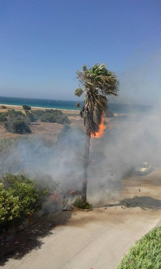 Fotos: Fuego en Atlanterra, Zahara de los Atunes