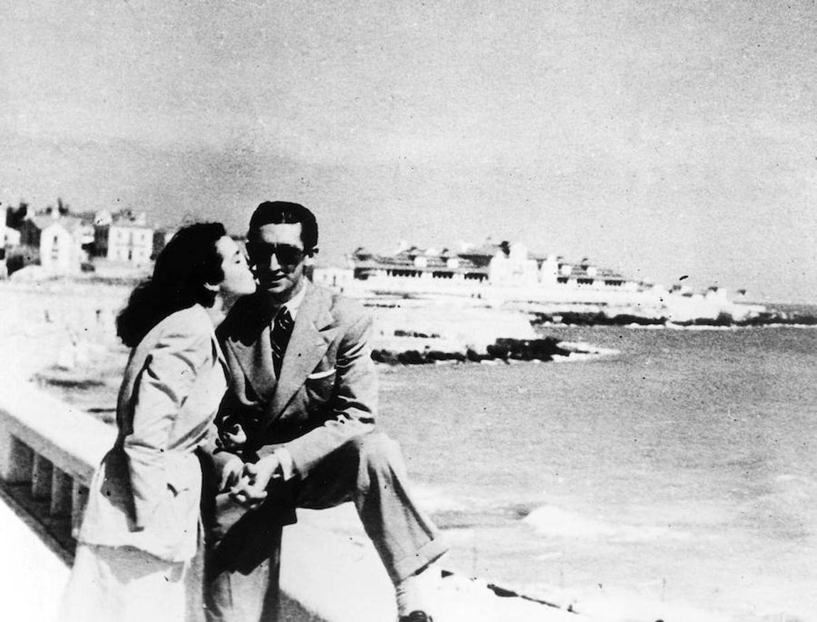 Manolete con su novia, Lupe Sino. 