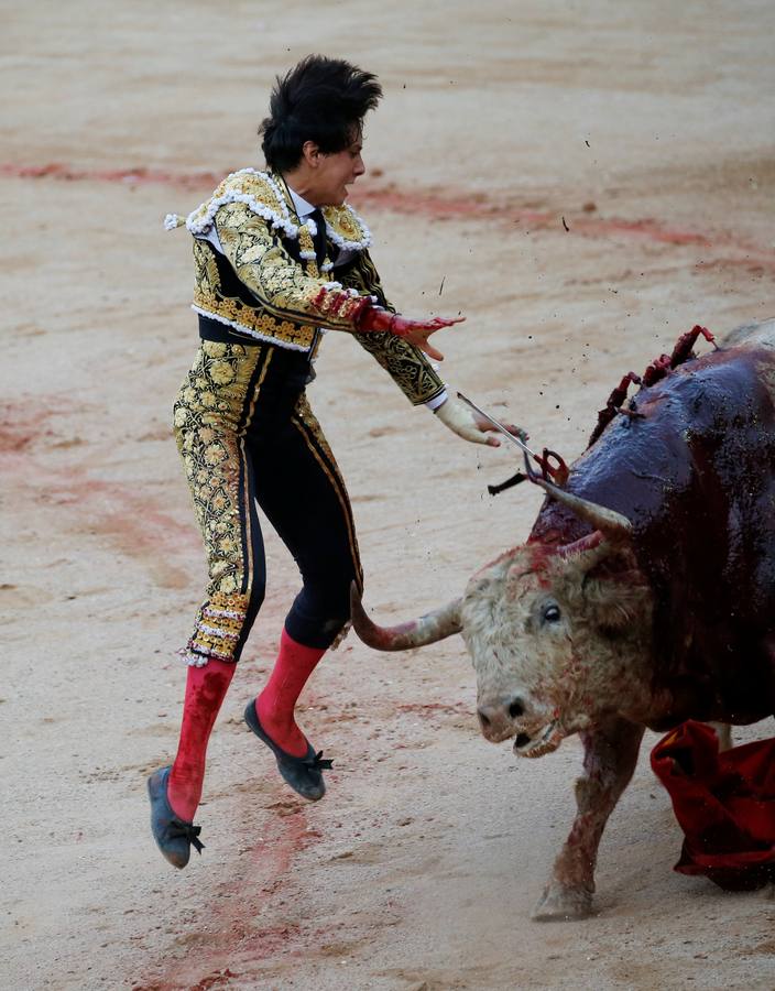 Espeluznantes imágenes de la cogida de Roca Rey en Pamplona