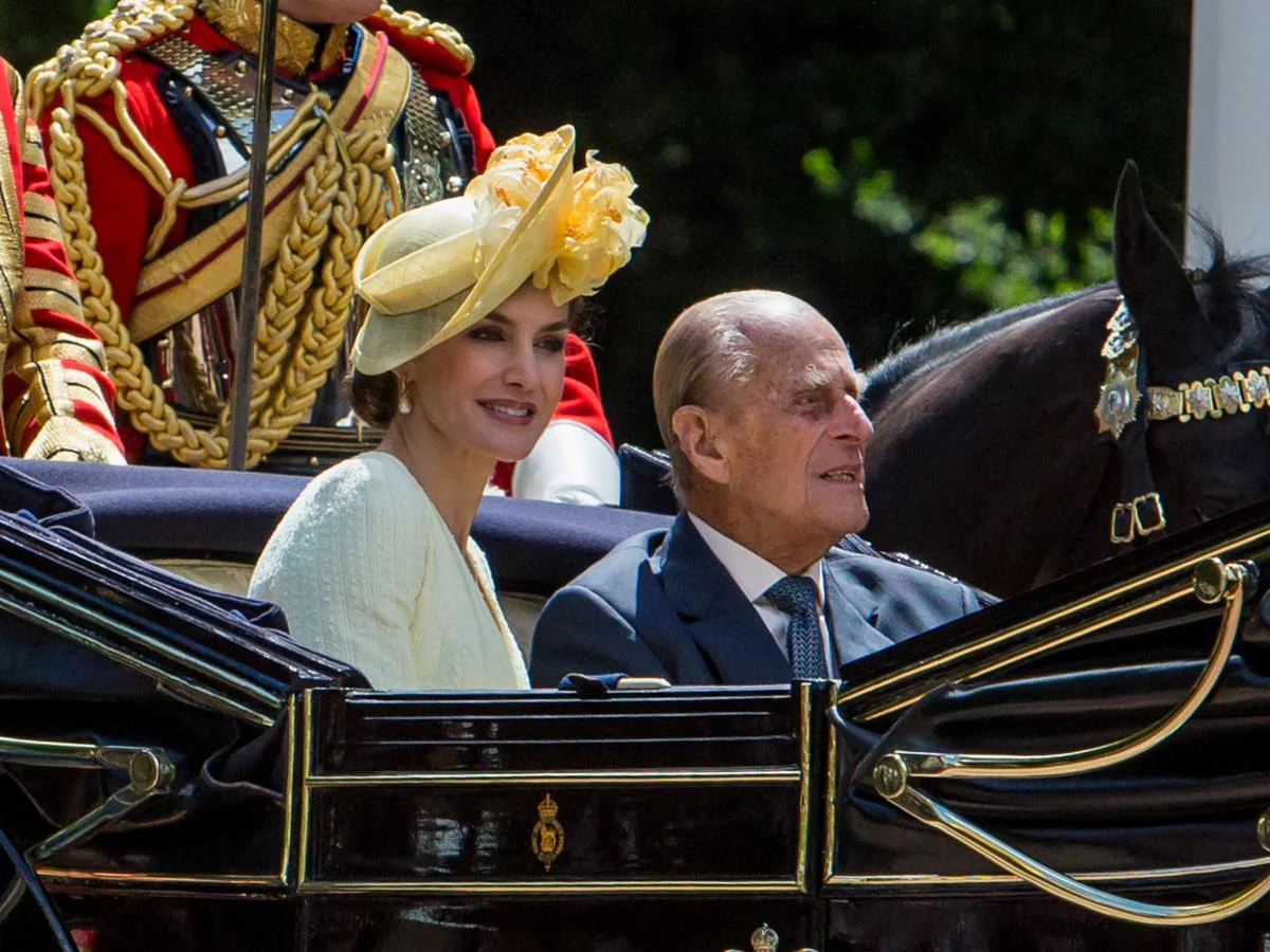 La Reina Letizia causa sensación en Reino Unido con el amarillo