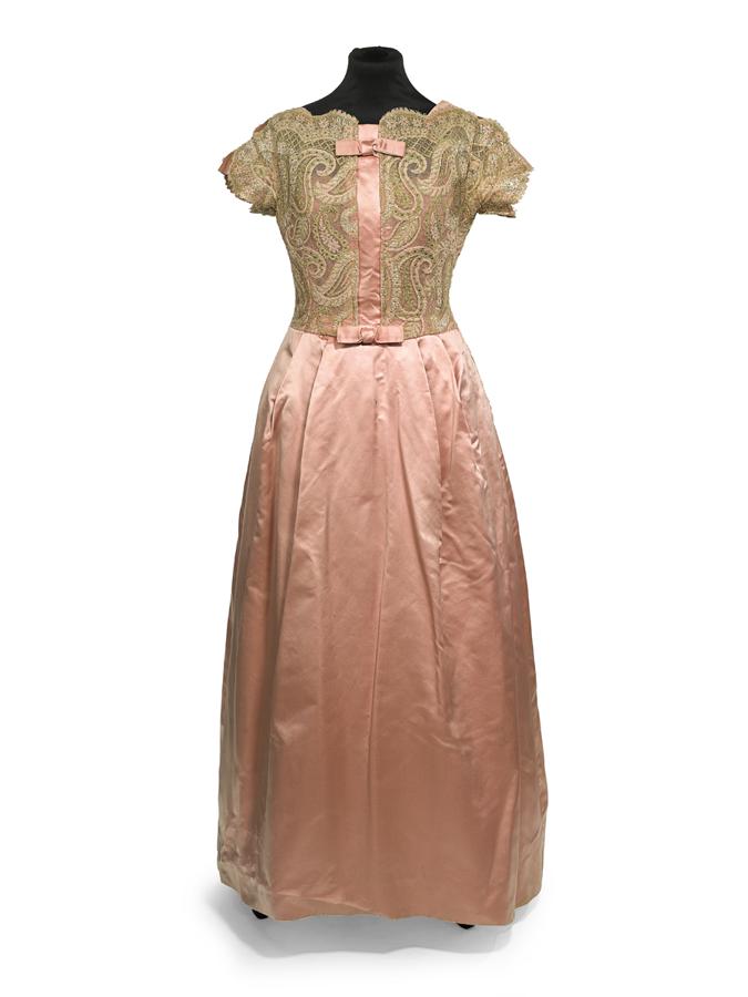 Vestido rosa del diseñador e íntimo amigo de Vivien Leigh, Victor Stiebel (223,73 - 335,59 €).