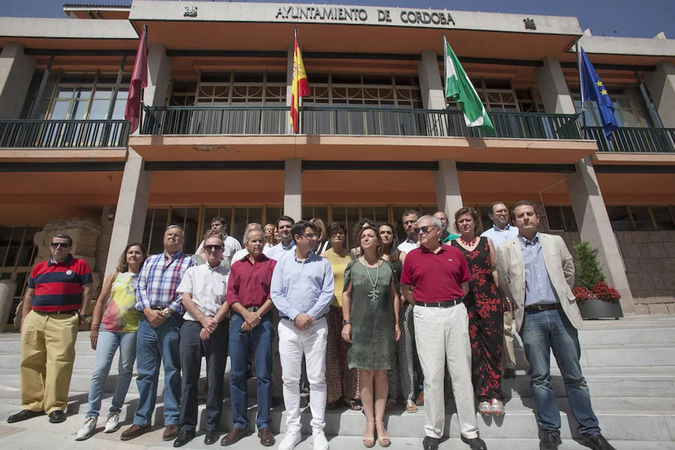Minuto de silencio en el Ayuntamiento de Córdoba