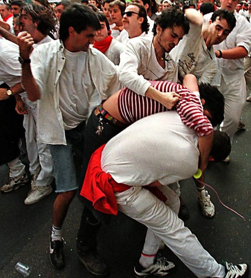 Hubo enfrentamientos violentos por la suspensión de los actos tras el atentado a Miguel Ángel Blanco.. 